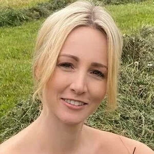 Melissa Naschenweng Onlyfans Photo Gallery 