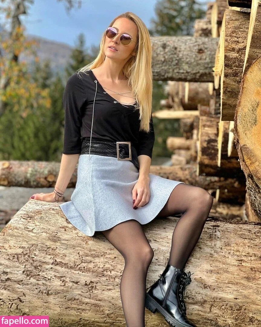 Melissa Naschenweng Onlyfans Photo Gallery 