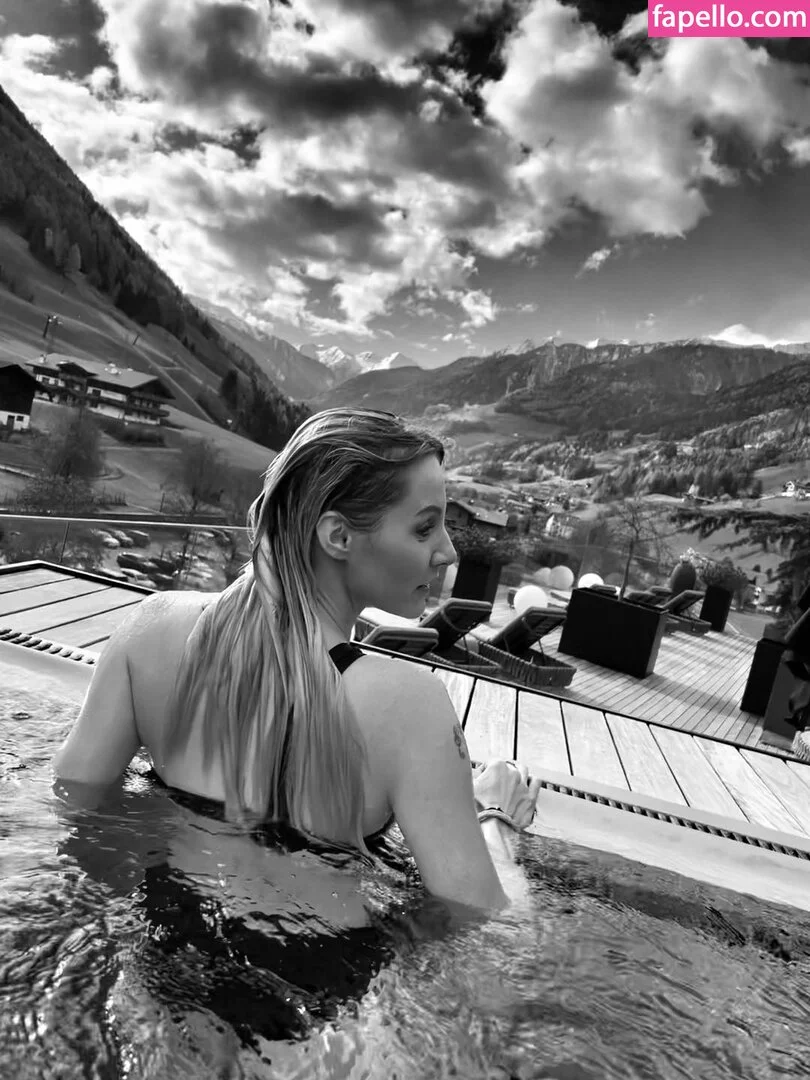 Melissa Naschenweng Onlyfans Photo Gallery 