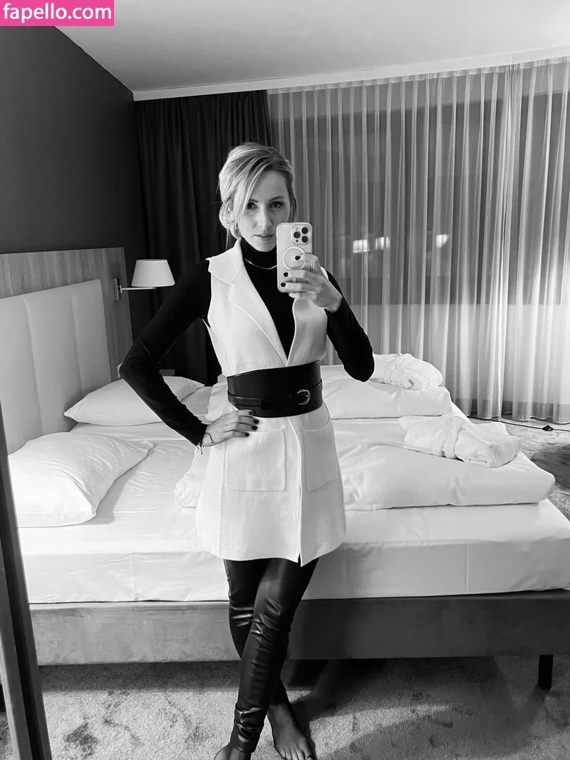 Melissa Naschenweng Onlyfans Photo Gallery 