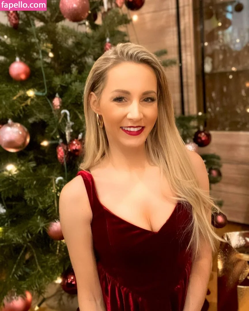 Melissa Naschenweng Onlyfans Photo Gallery 