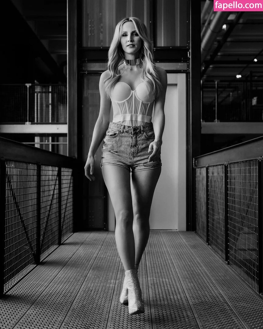 Melissa Naschenweng Onlyfans Photo Gallery 