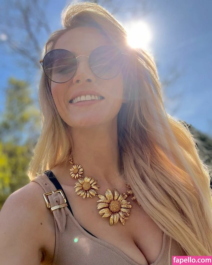 Melissa Naschenweng Onlyfans Photo Gallery 