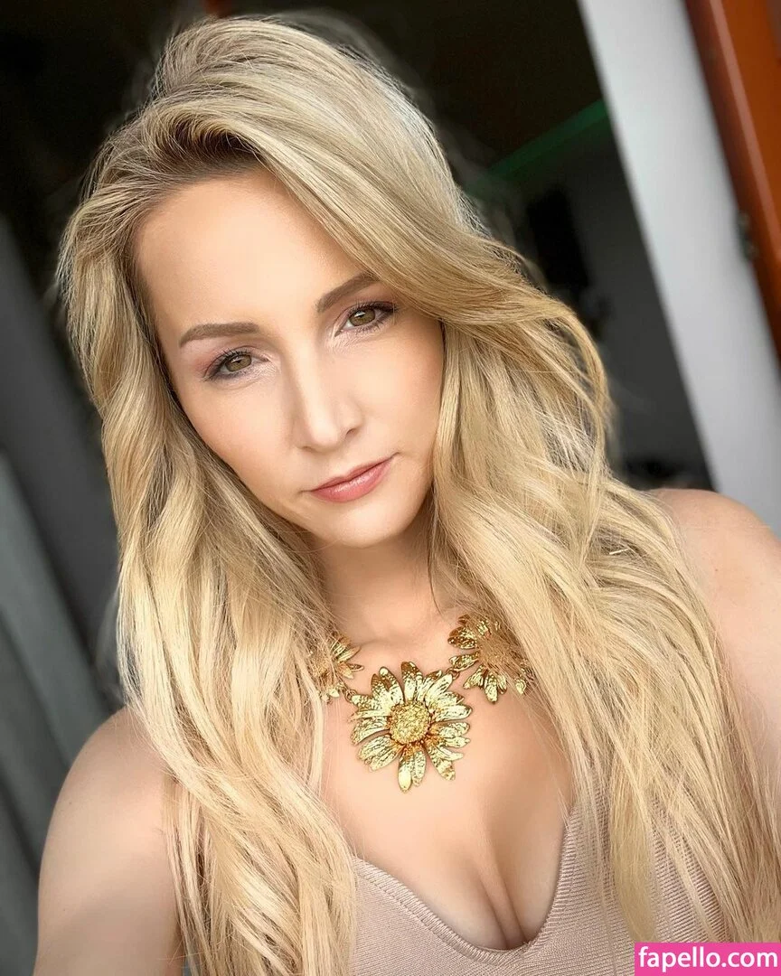 Melissa Naschenweng Onlyfans Photo Gallery 