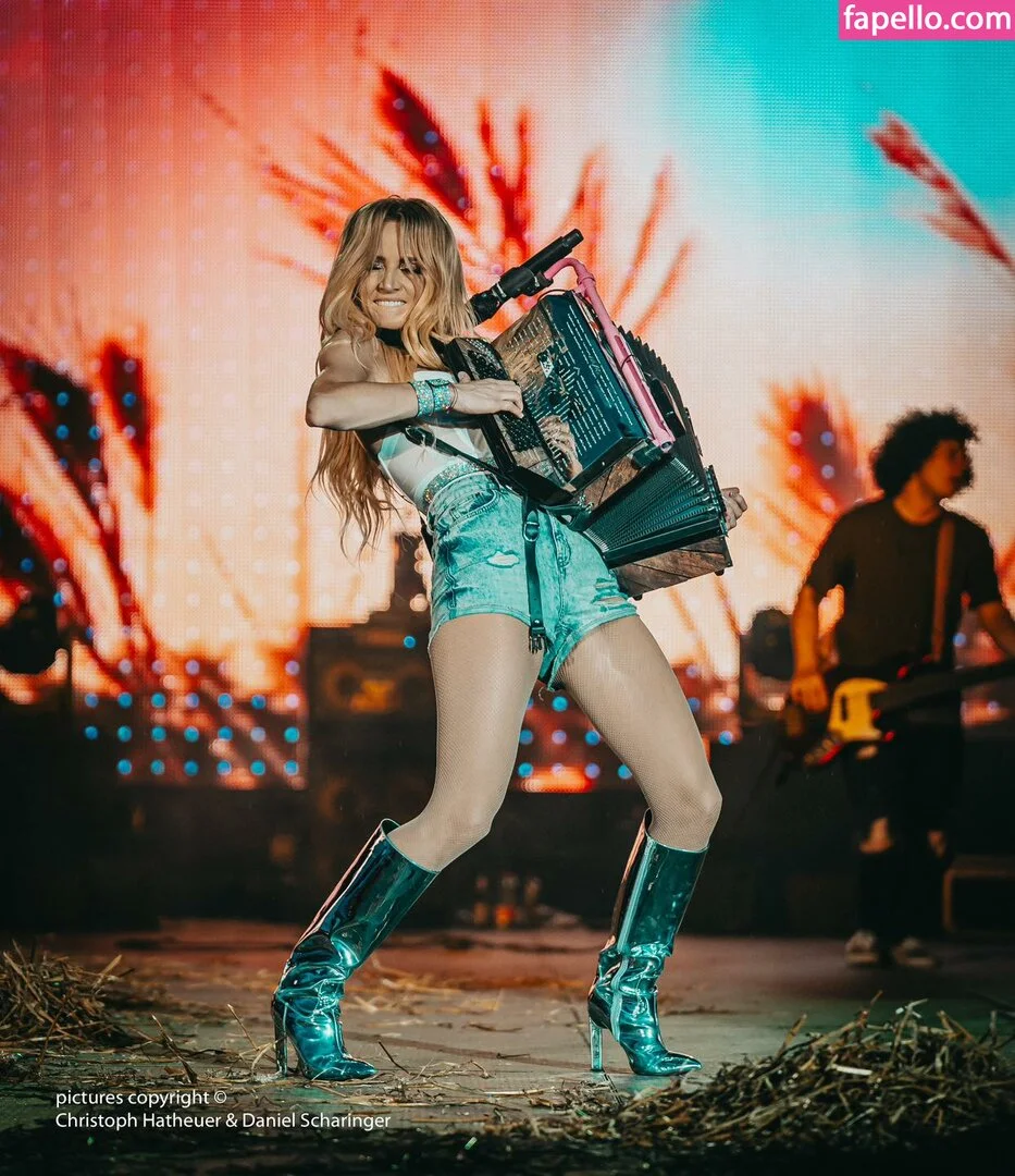 Melissa Naschenweng Onlyfans Photo Gallery 