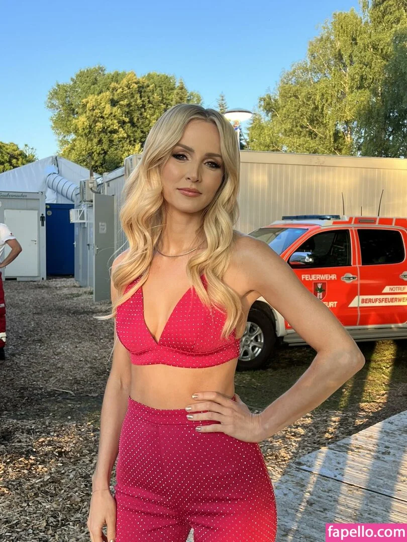 Melissa Naschenweng Onlyfans Photo Gallery 