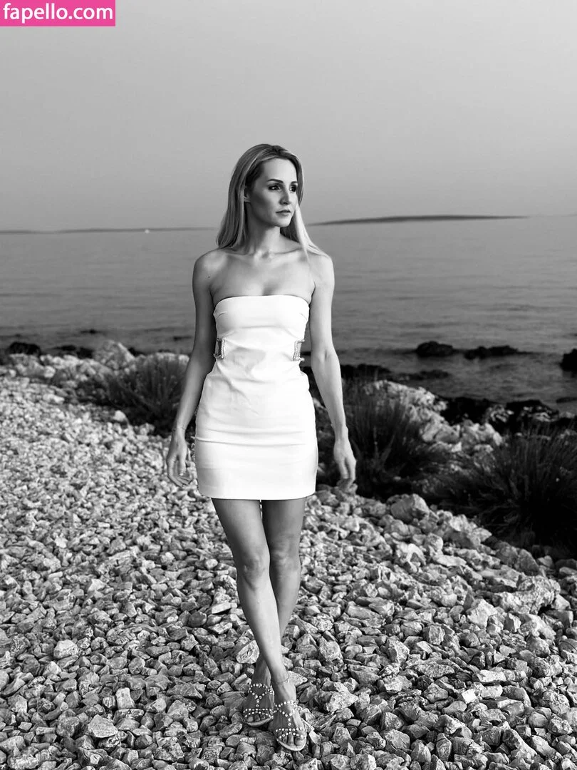 Melissa Naschenweng Onlyfans Photo Gallery 