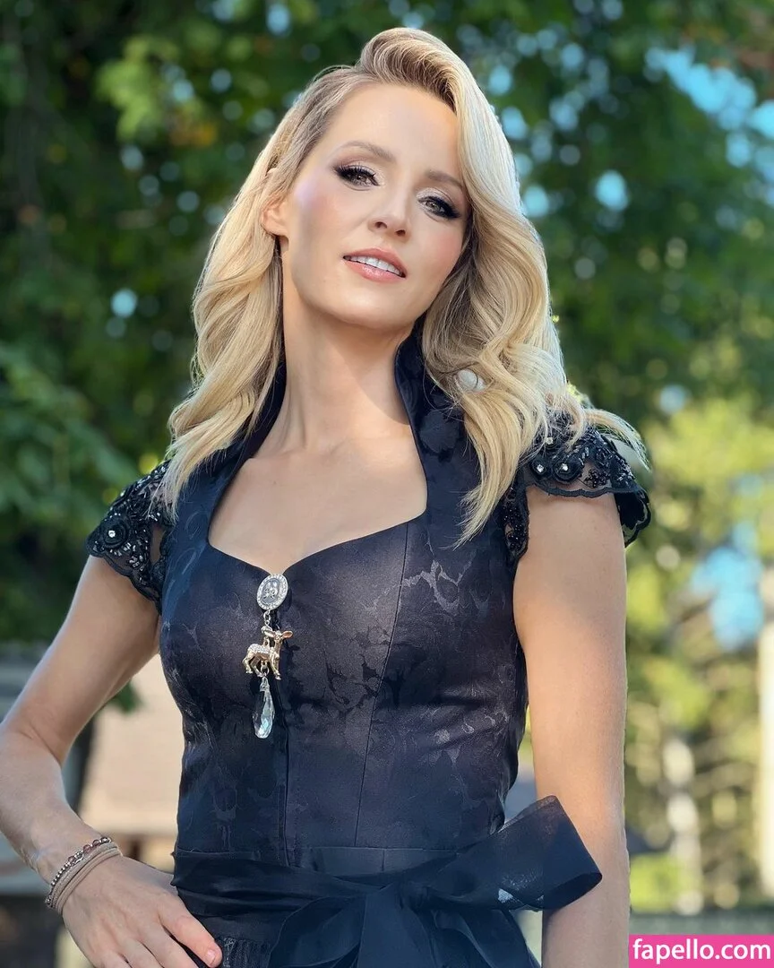 Melissa Naschenweng Onlyfans Photo Gallery 