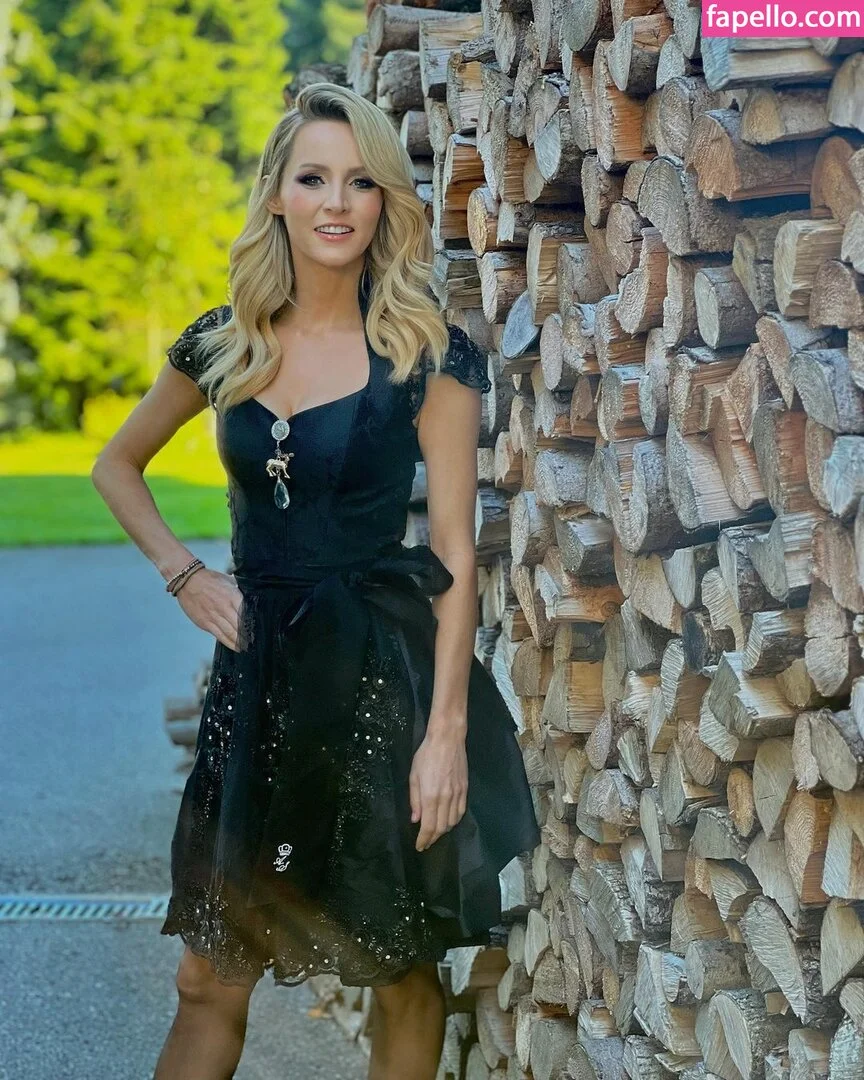 Melissa Naschenweng Onlyfans Photo Gallery 