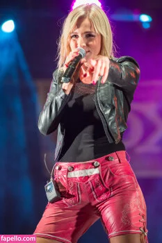 Melissa Naschenweng Onlyfans Photo Gallery 