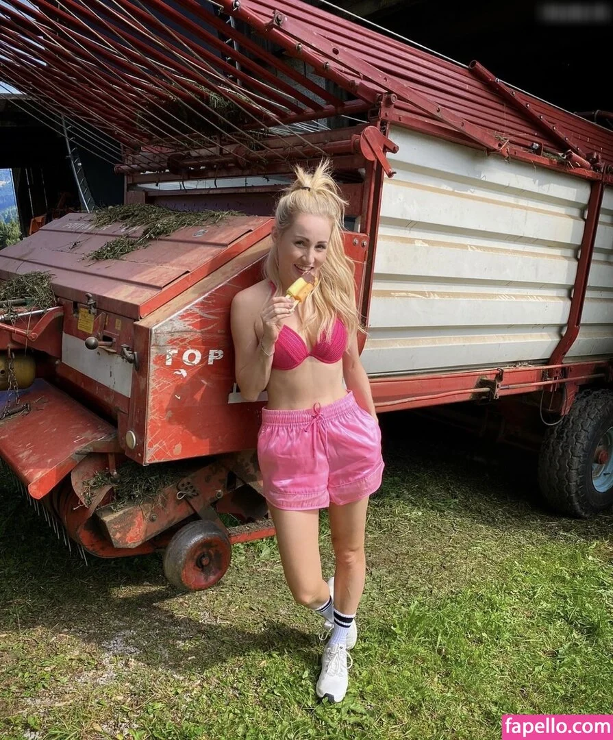 Melissa Naschenweng Onlyfans Photo Gallery 