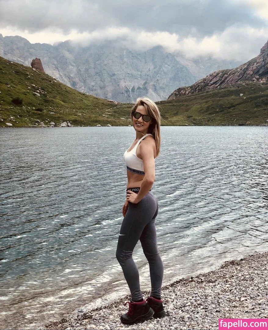 Melissa Naschenweng Onlyfans Photo Gallery 