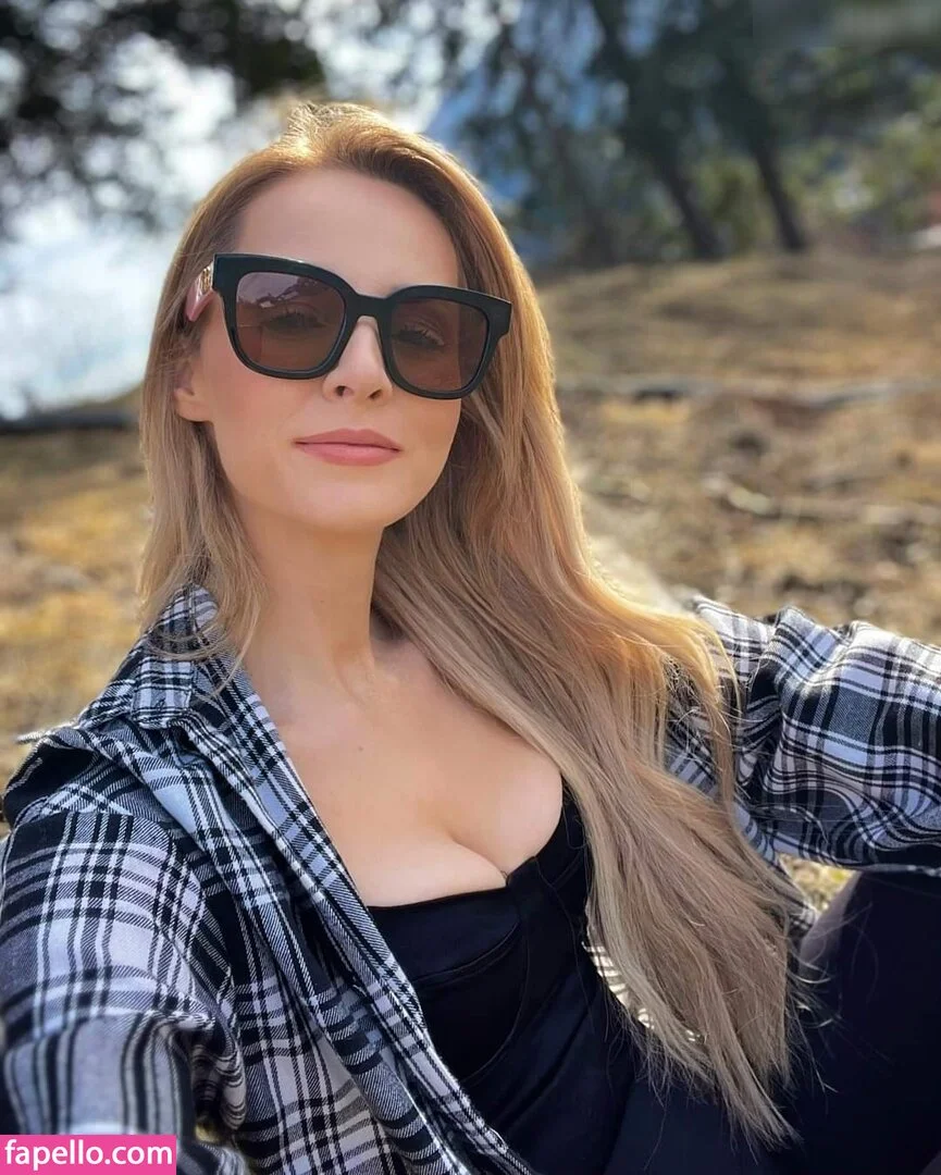 Melissa Naschenweng Onlyfans Photo Gallery 