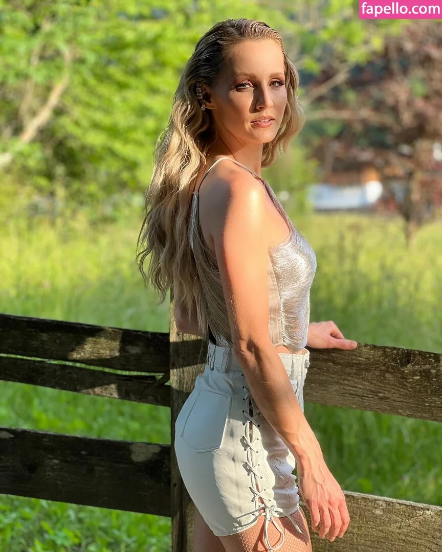 Melissa Naschenweng Onlyfans Photo Gallery 