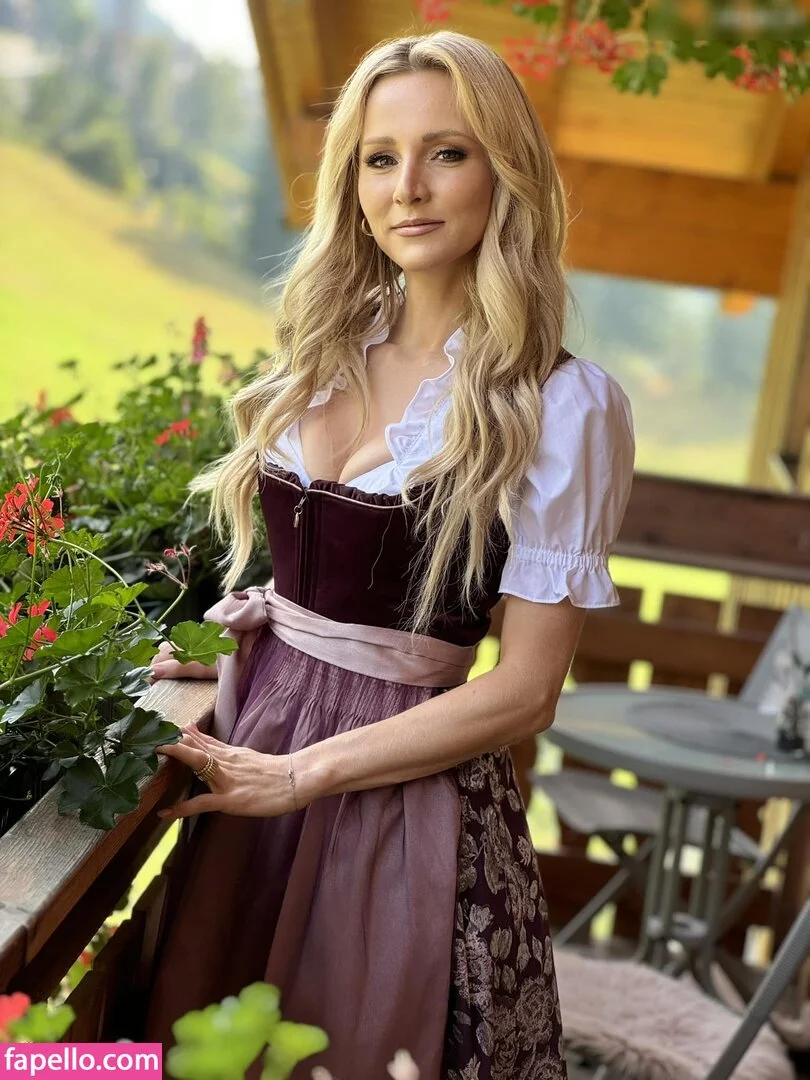 Melissa Naschenweng Onlyfans Photo Gallery 