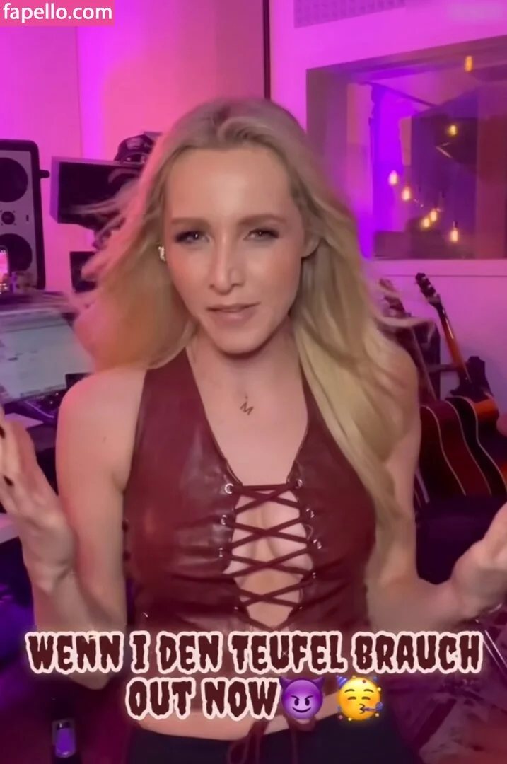 Melissa Naschenweng Onlyfans Photo Gallery 