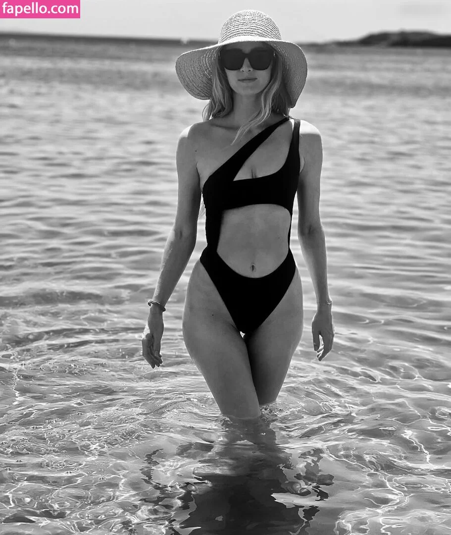 Melissa Naschenweng Onlyfans Photo Gallery 