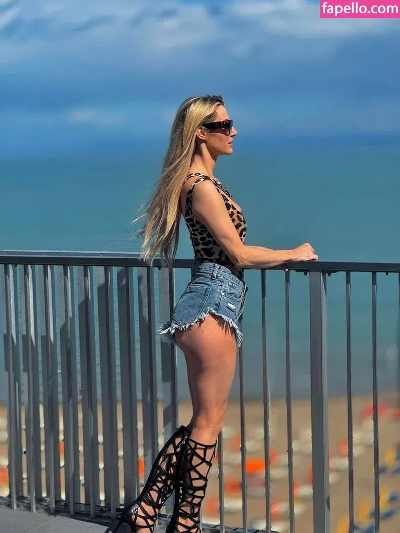 Melissa Naschenweng Onlyfans Photo Gallery 