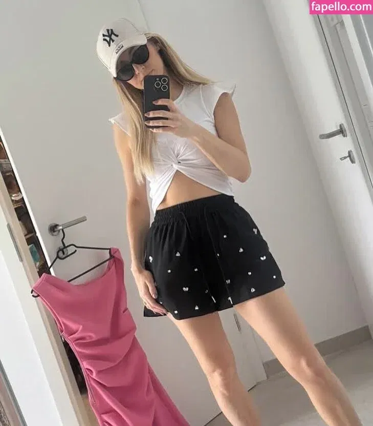 Melissa Naschenweng Onlyfans Photo Gallery 