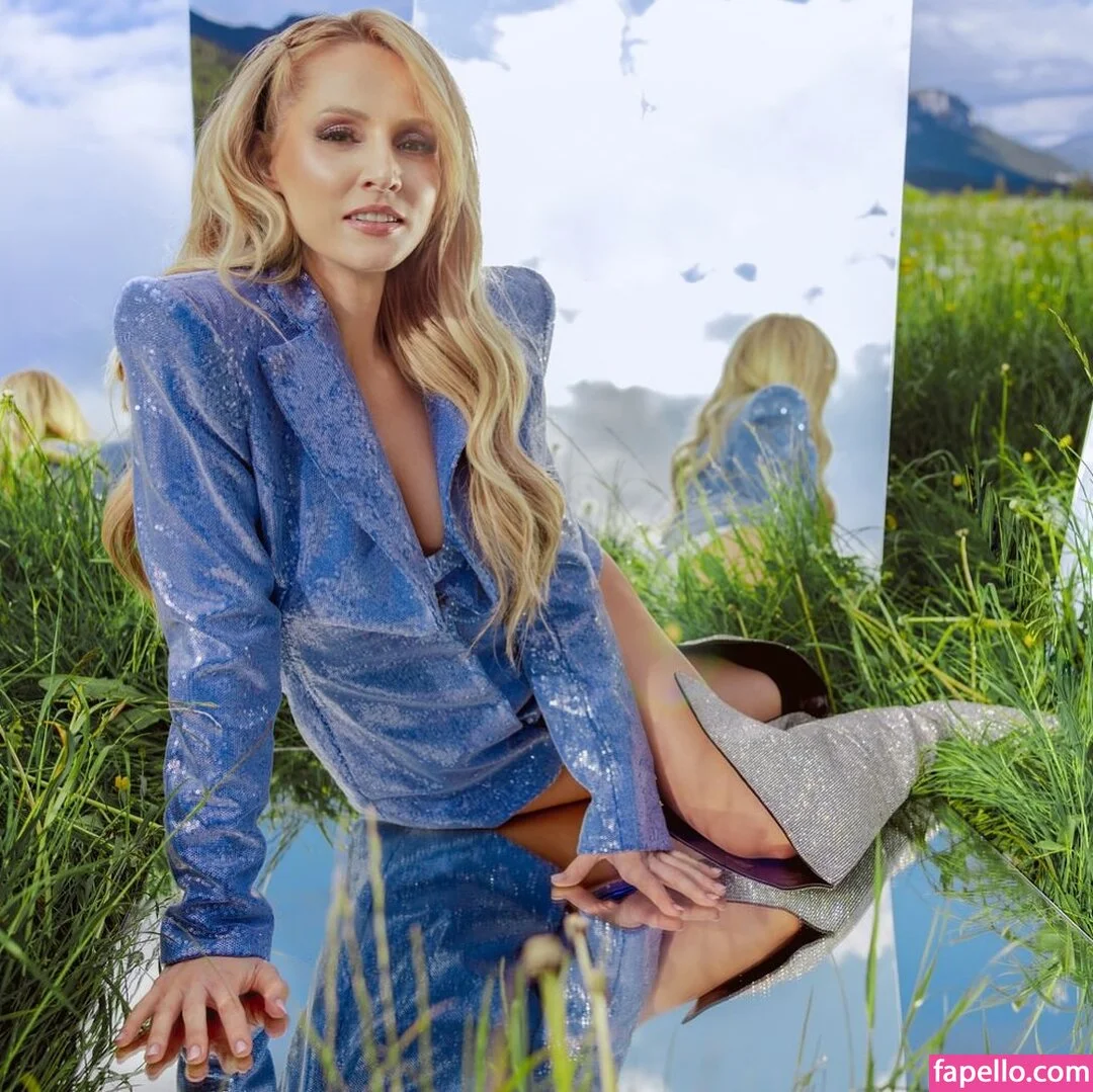 Melissa Naschenweng Onlyfans Photo Gallery 