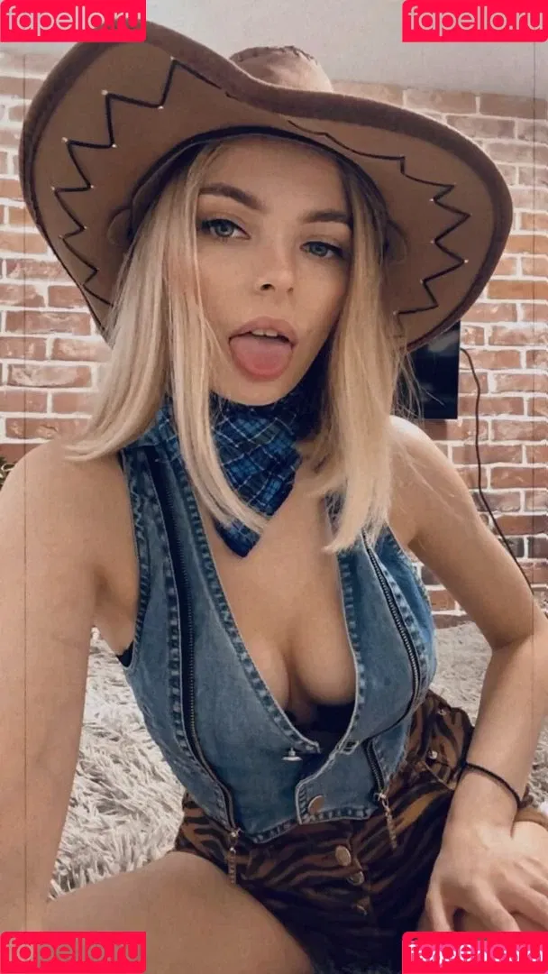 busya18plus Onlyfans Photo Gallery 