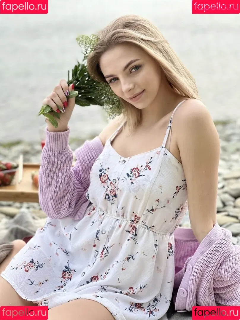 busya18plus Onlyfans Photo Gallery 