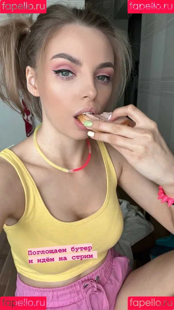 busya18plus Onlyfans Photo Gallery 