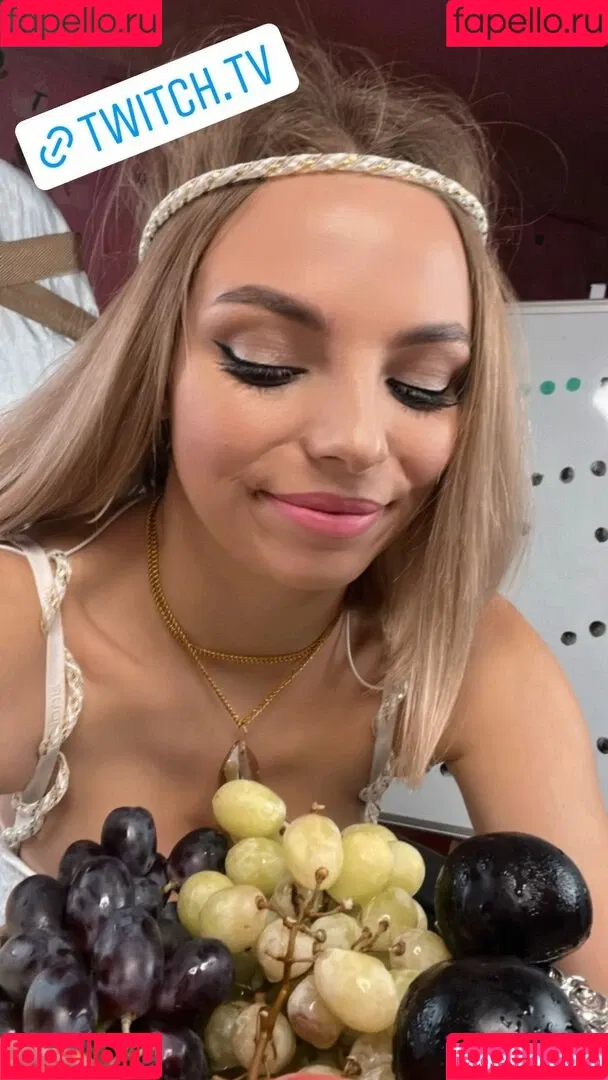 busya18plus Onlyfans Photo Gallery 