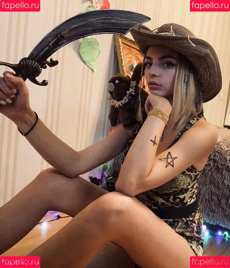 busya18plus Onlyfans Photo Gallery 