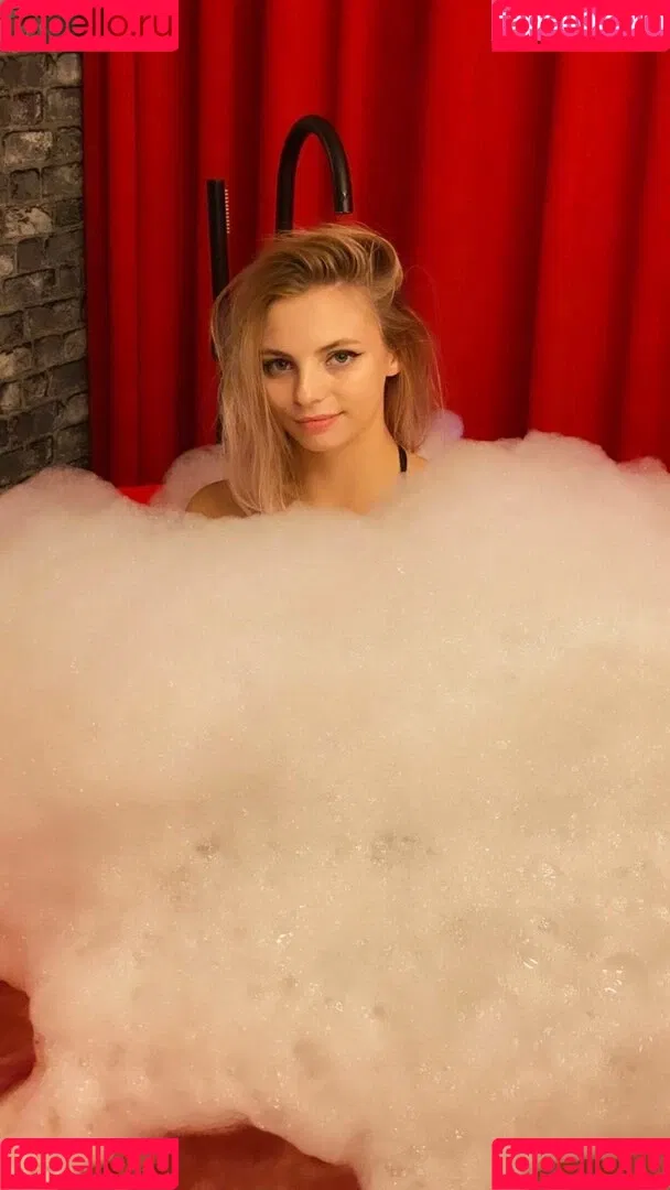 busya18plus Onlyfans Photo Gallery 