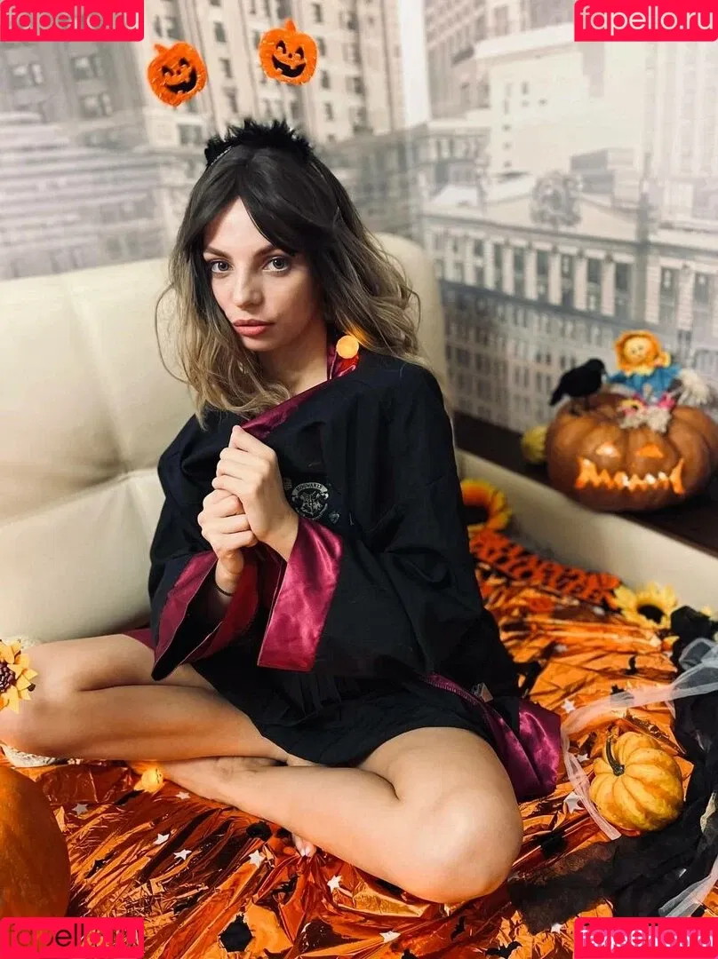 busya18plus Onlyfans Photo Gallery 