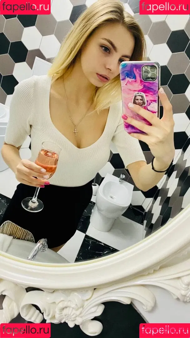 busya18plus Onlyfans Photo Gallery 