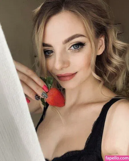 busya18plus Onlyfans Photo Gallery 