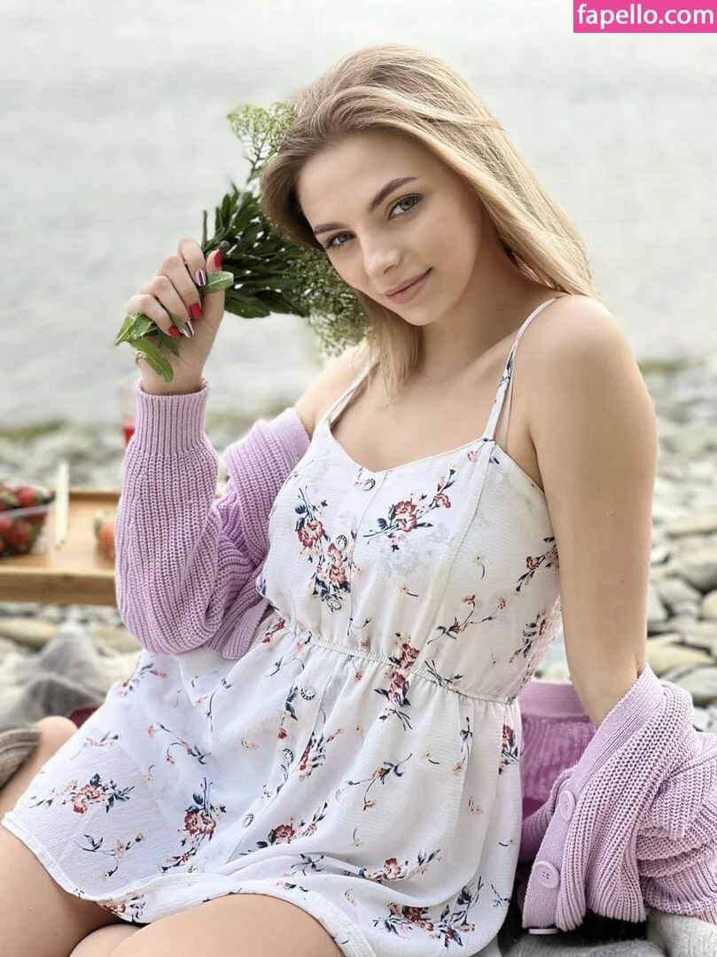 busya18plus Onlyfans Photo Gallery 