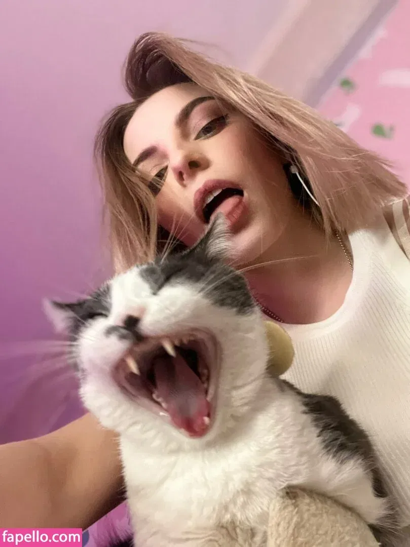 busya18plus Onlyfans Photo Gallery 