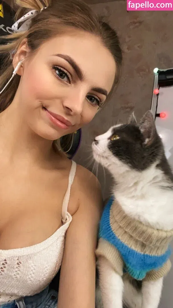 busya18plus Onlyfans Photo Gallery 