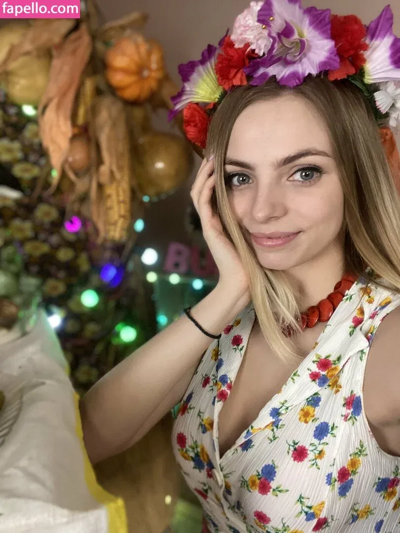 busya18plus Onlyfans Photo Gallery 