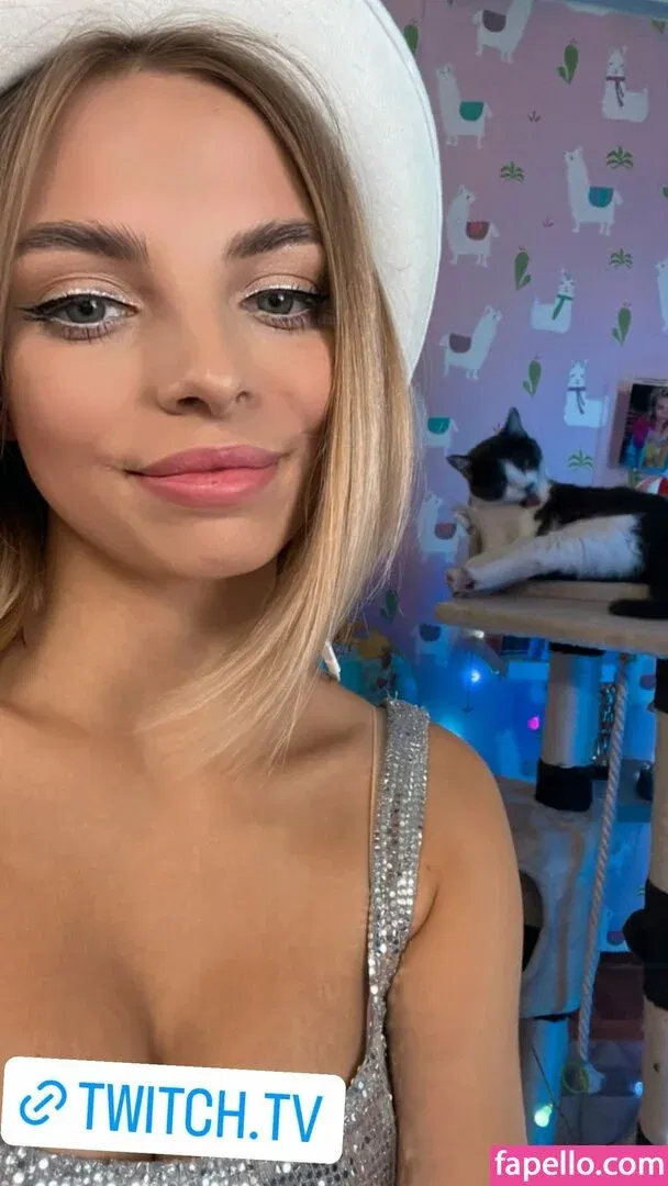 busya18plus Onlyfans Photo Gallery 