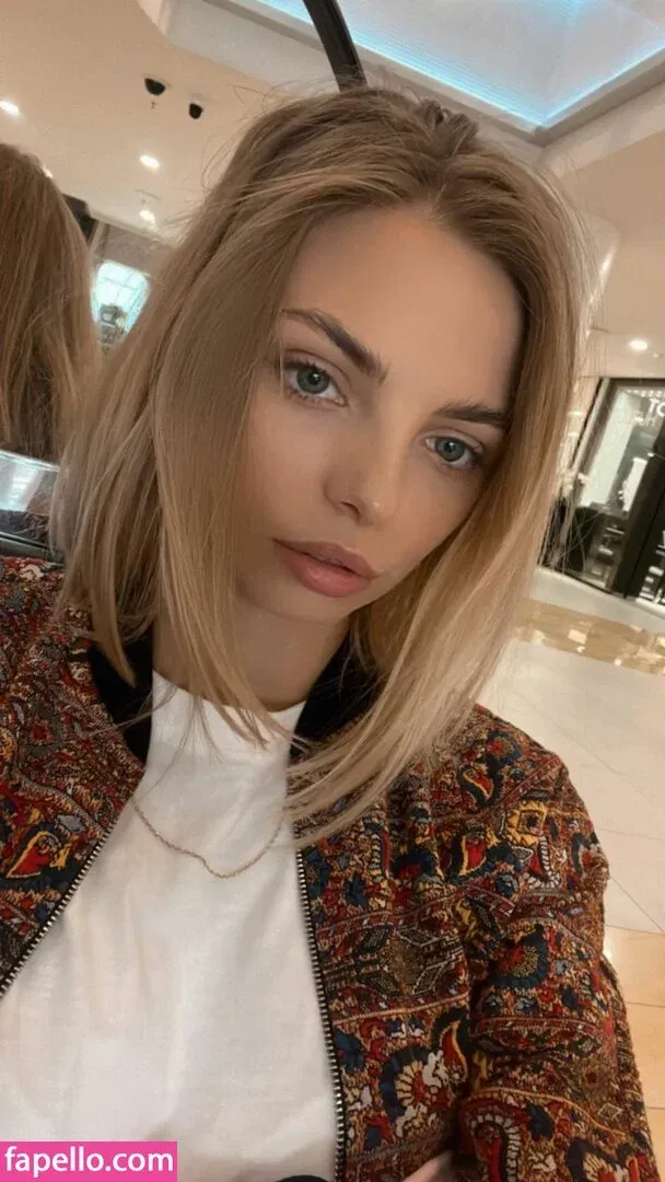 busya18plus Onlyfans Photo Gallery 