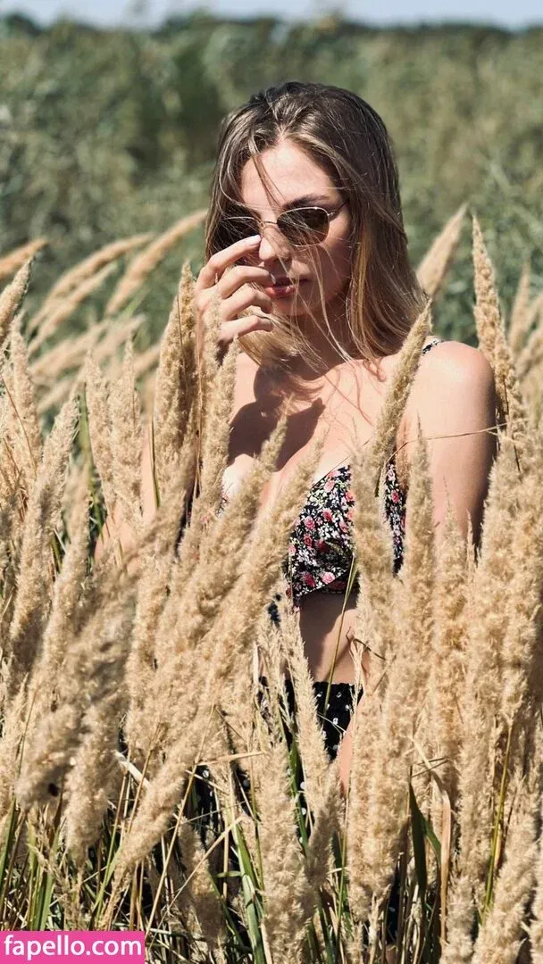 busya18plus Onlyfans Photo Gallery 