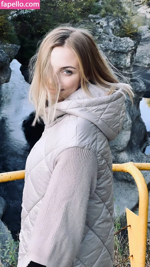 busya18plus Onlyfans Photo Gallery 