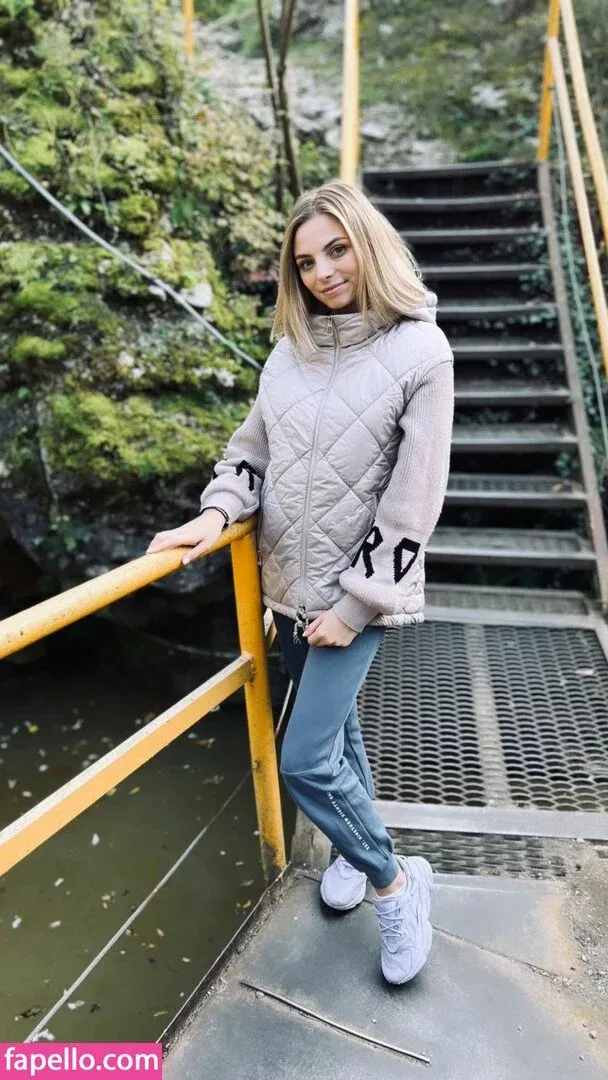 busya18plus Onlyfans Photo Gallery 