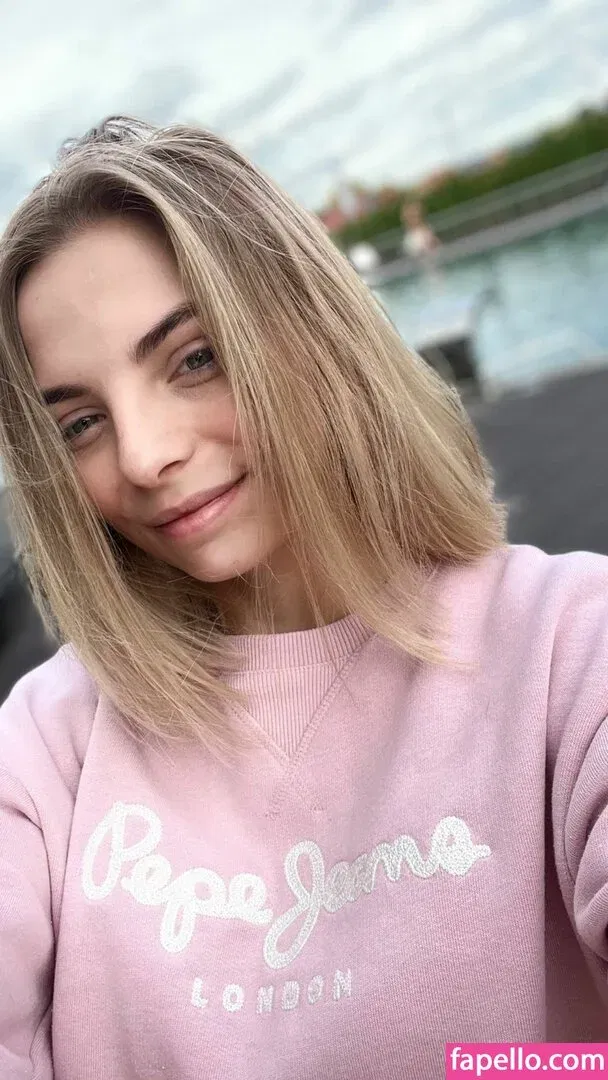 busya18plus Onlyfans Photo Gallery 