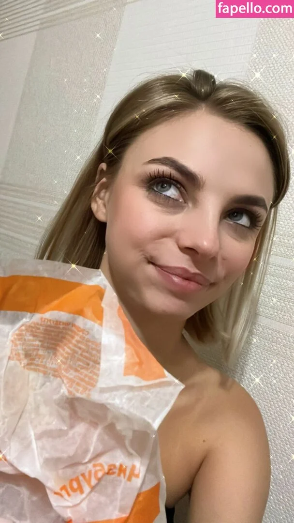 busya18plus Onlyfans Photo Gallery 