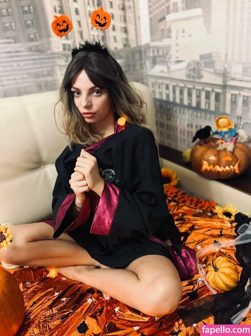 busya18plus Onlyfans Photo Gallery 