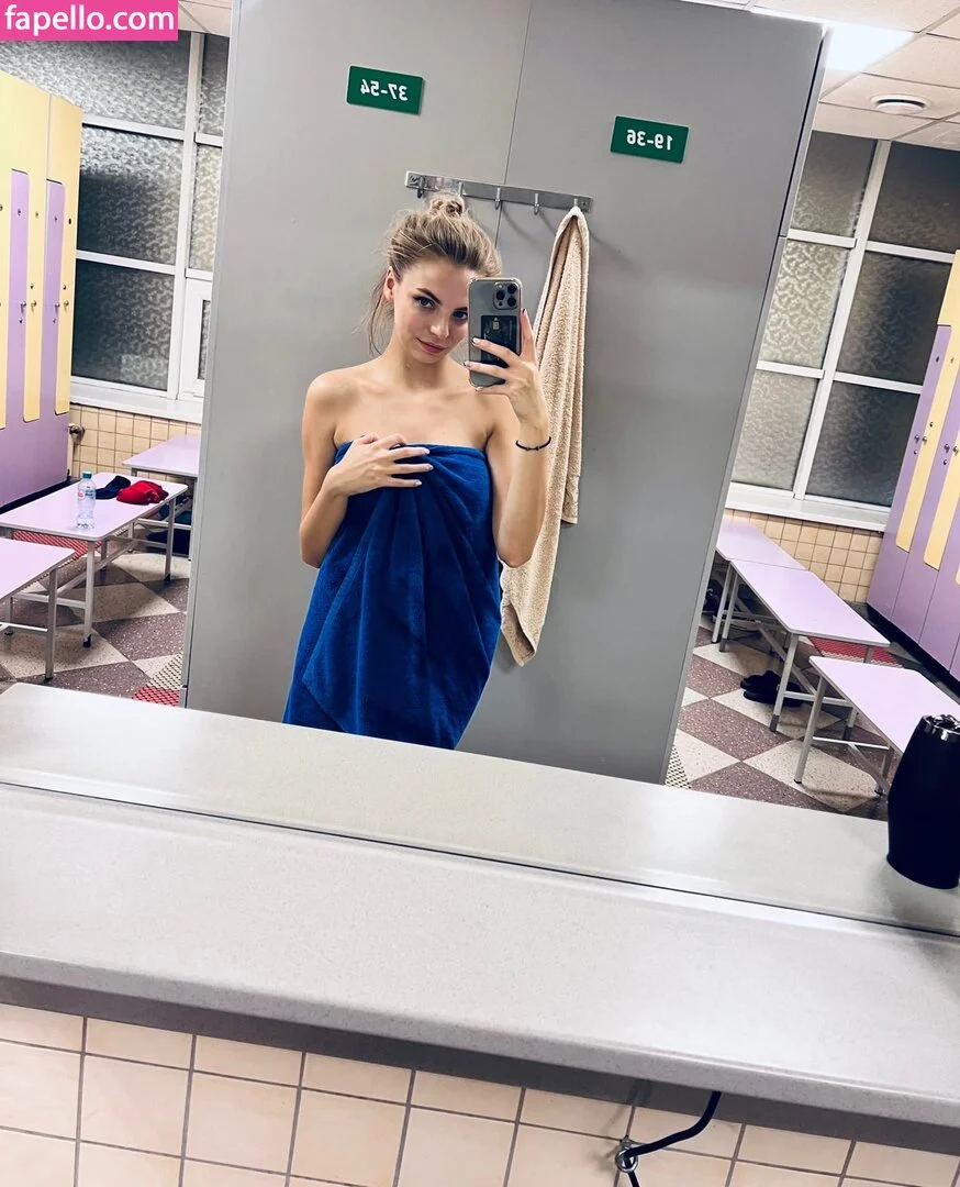 busya18plus Onlyfans Photo Gallery 