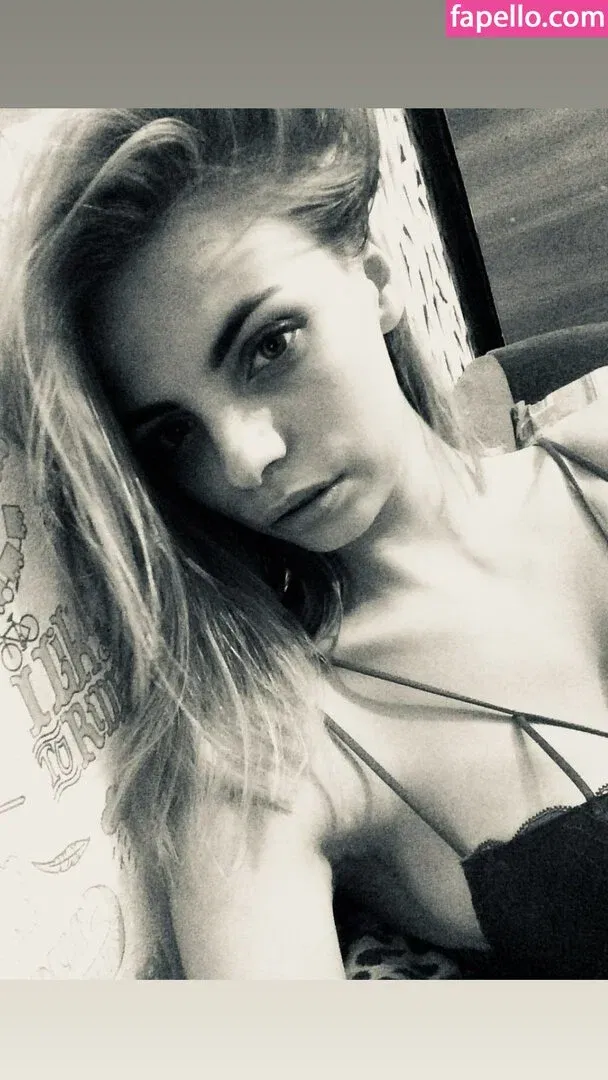 busya18plus Onlyfans Photo Gallery 