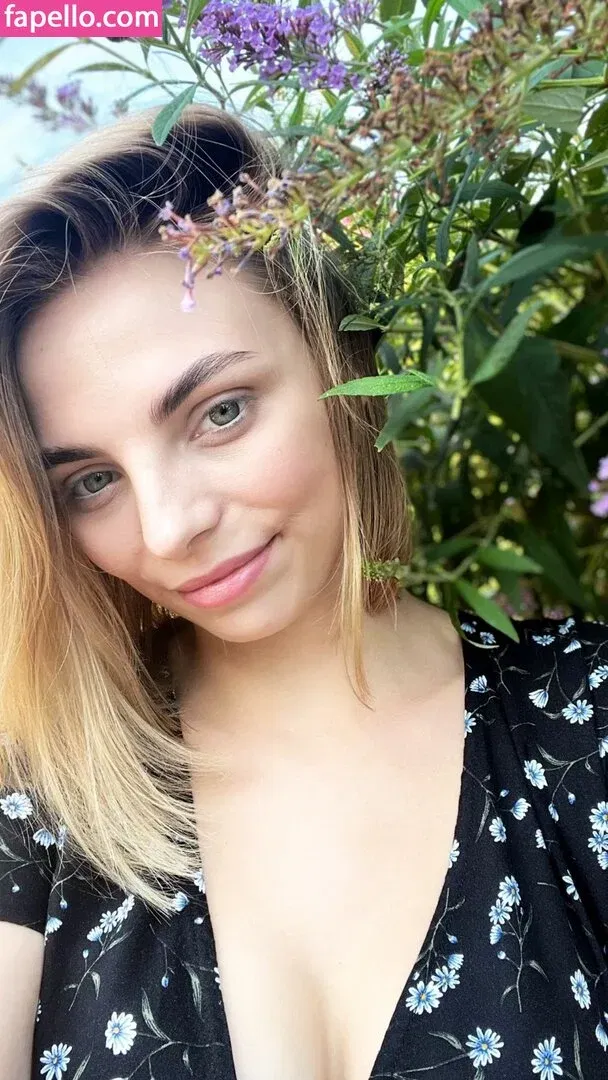 busya18plus Onlyfans Photo Gallery 