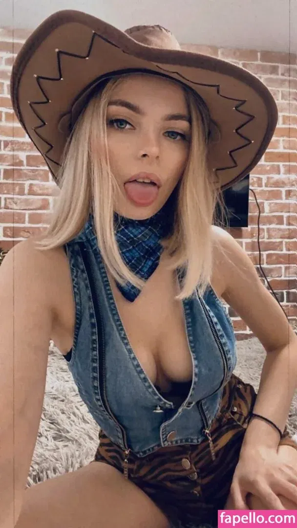 busya18plus Onlyfans Photo Gallery 