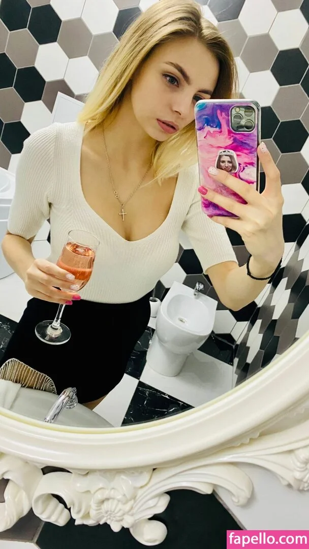 busya18plus Onlyfans Photo Gallery 